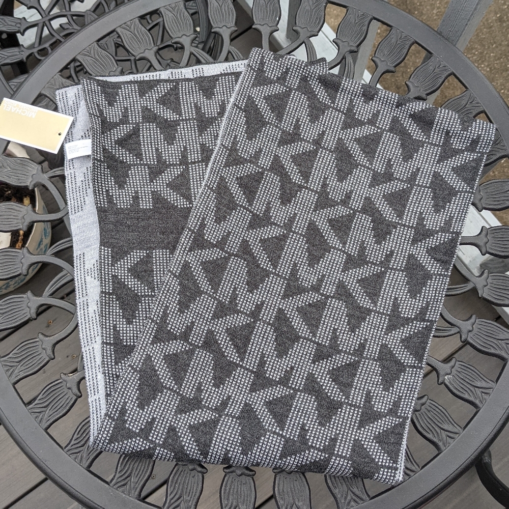 🆕 NWT MICHAEL Michael Kors Pin Dot Logo Jacquard Knit Scarf